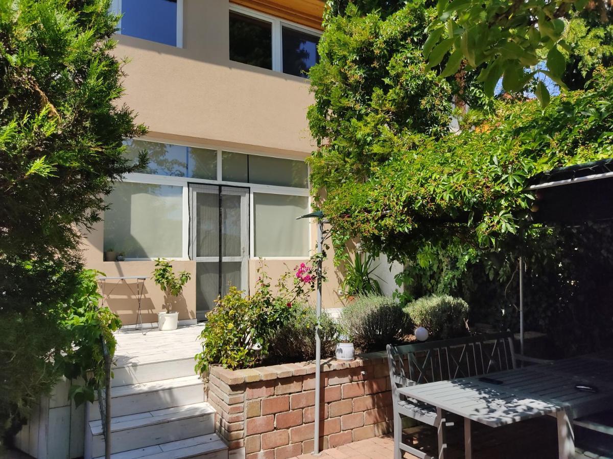 קסזטלי Flora House 3 Minutes From Lake Balaton מראה חיצוני תמונה
