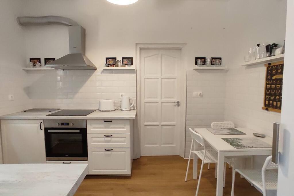קסזטלי Flora House 3 Minutes From Lake Balaton מראה חיצוני תמונה